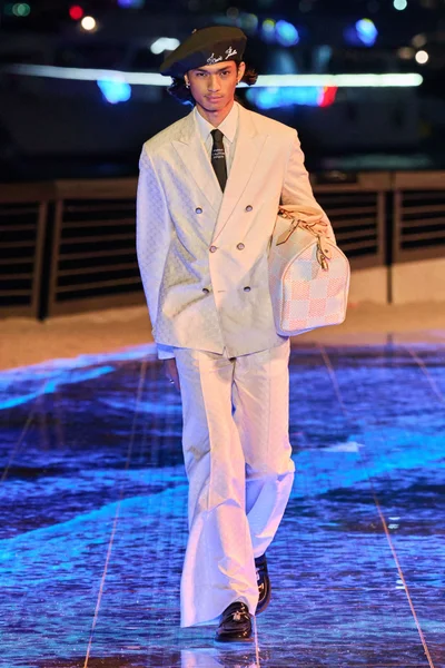 Look 1